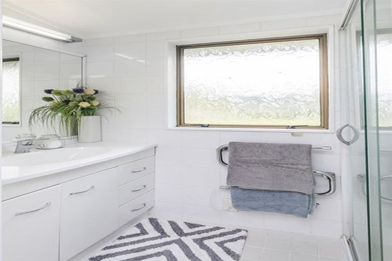 Photo of property in 14 Mckeefry Grove, Tawa, Wellington, 5028