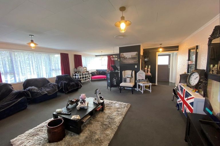 Photo of property in 255 High Street, Eltham, 4322
