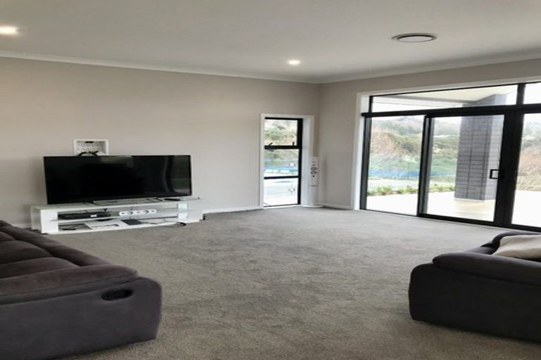 Photo of property in 90 Stoneridge Terrace, Whitford, Manurewa, 2576