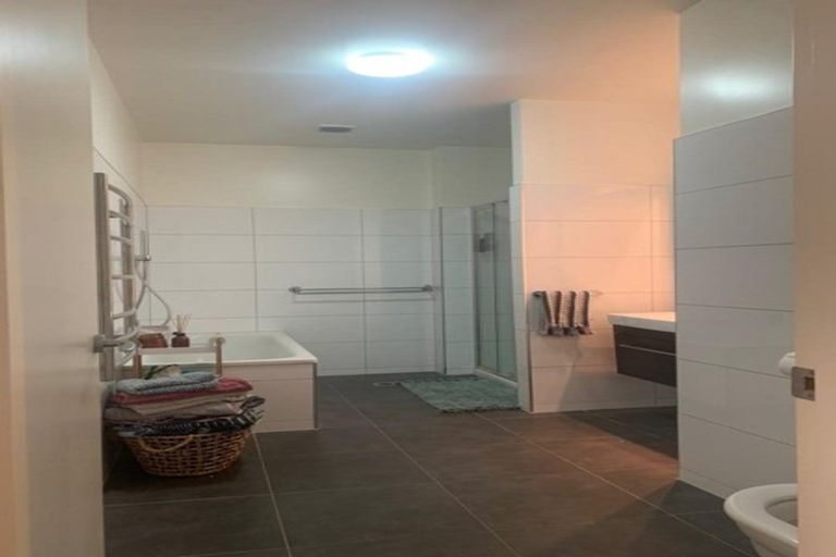 Photo of property in 25u5 Home Street, Mount Victoria, Wellington, 6011