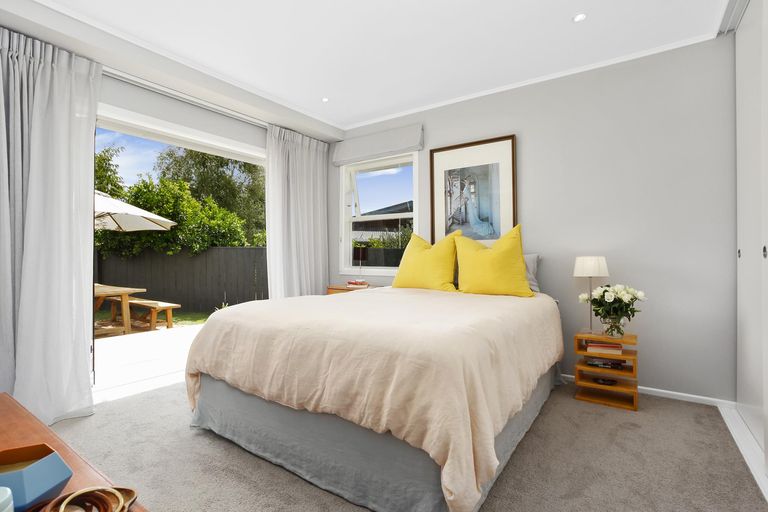 Photo of property in 5 Roby Street, Te Atatu Peninsula, Auckland, 0610