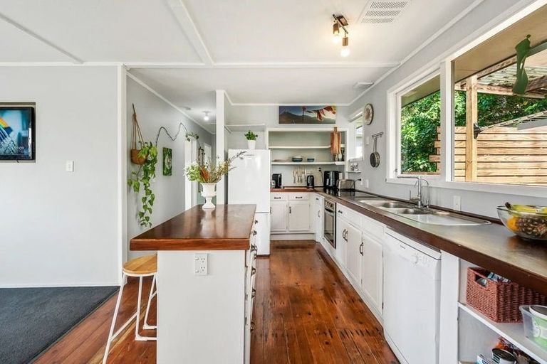 Photo of property in 134 Verran Road, Birkdale, Auckland, 0626