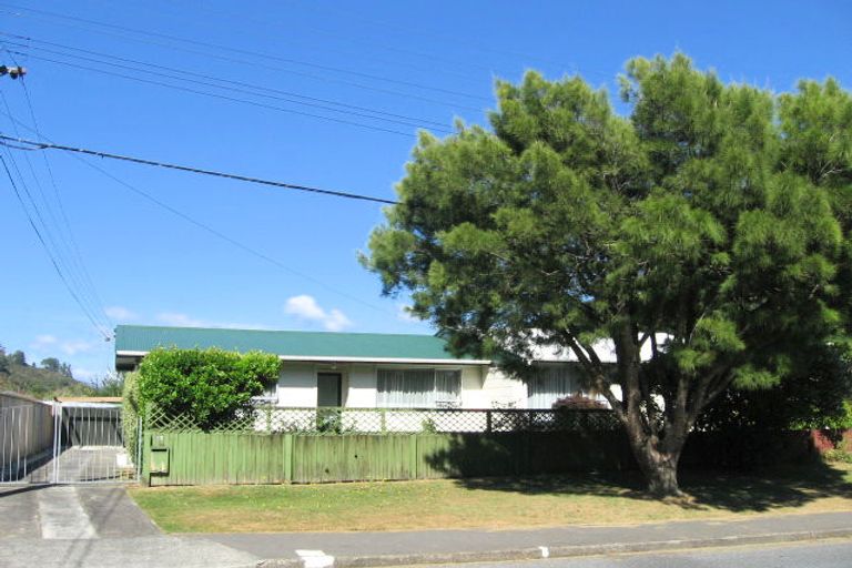 Photo of property in 1/2 Gillespies Road, Birchville, Upper Hutt, 5018