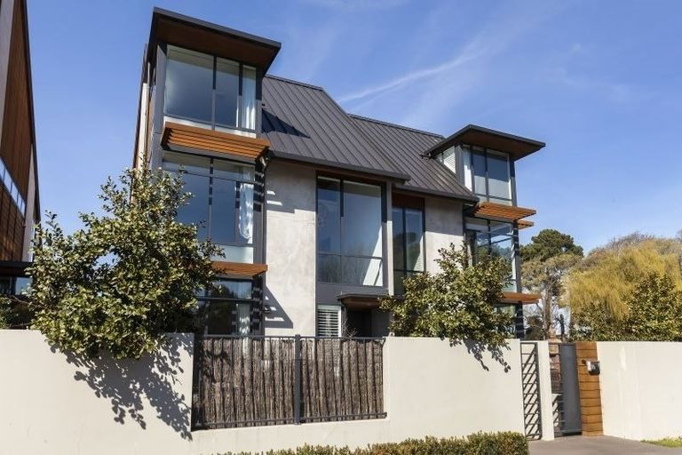 Photo of property in 2/2a Dorset Street, Christchurch Central, Christchurch, 8013
