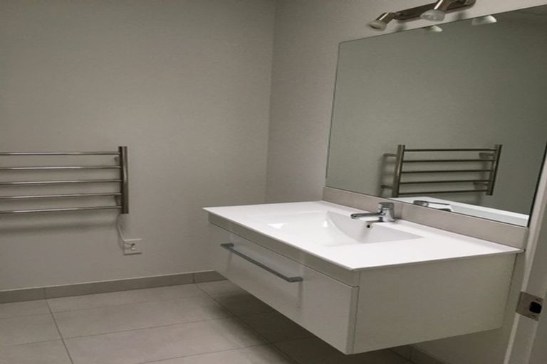 Photo of property in 28u2 Hobson Street, Thorndon, Wellington, 6011