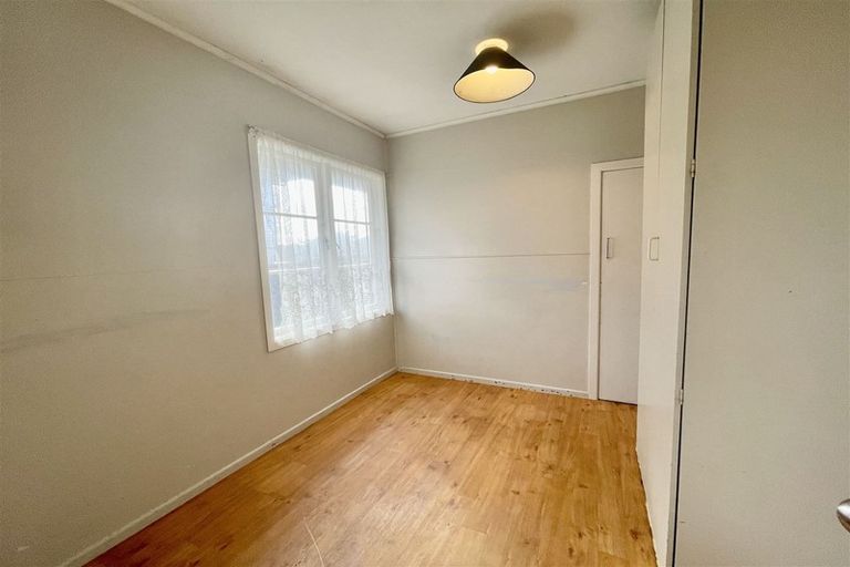 Photo of property in 12 Strid Road, Te Atatu South, Auckland, 0610