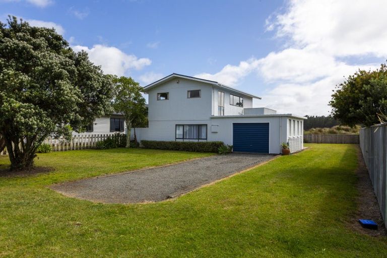 Photo of property in 14 Puketauhinu Place, Porangahau, 4293