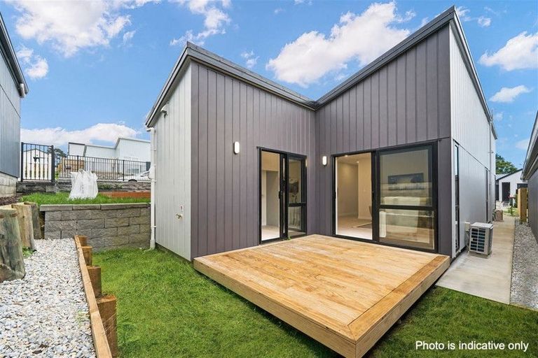 Photo of property in 5 Horokaka Street, Massey, Auckland, 0614