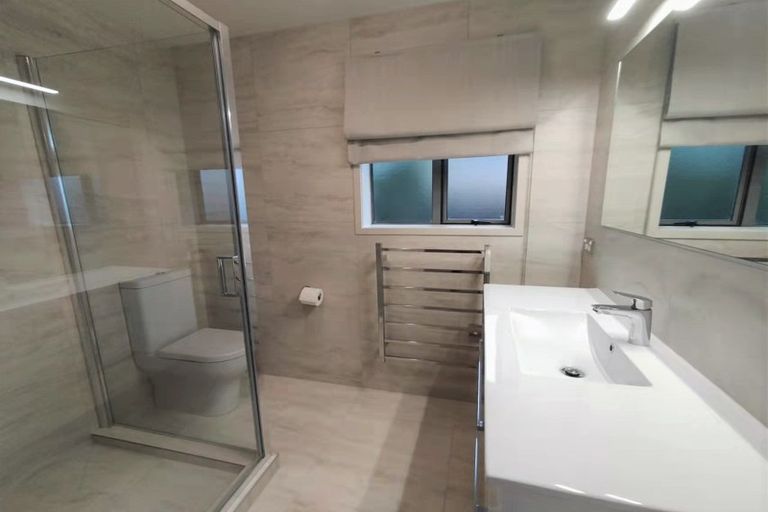 Photo of property in 38 Moyrus Crescent, East Tamaki Heights, Auckland, 2016