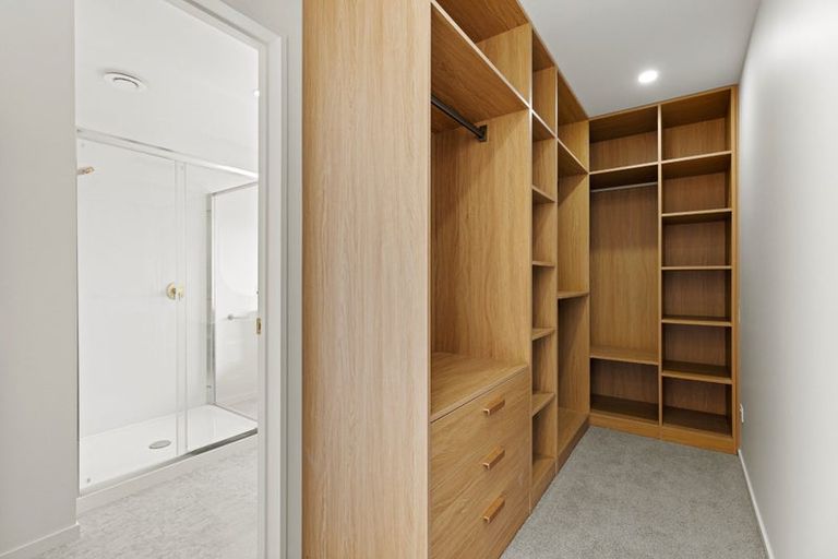 Photo of property in 17 Luxton Place, Mount Pleasant, Christchurch, 8081
