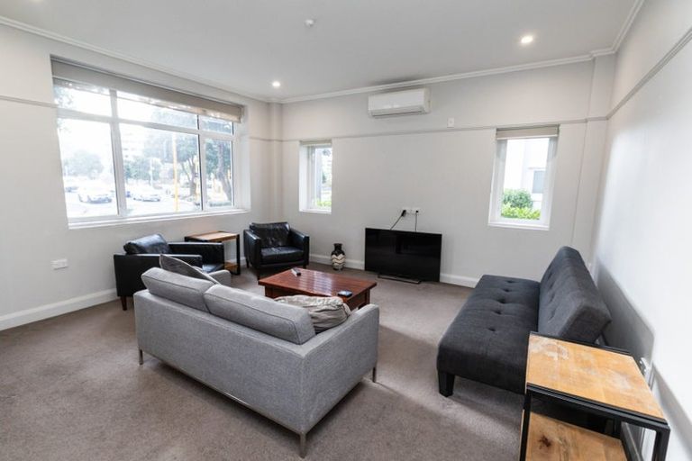 Photo of property in Fountain Court, 16/48u Oriental Parade, Oriental Bay, Wellington, 6011