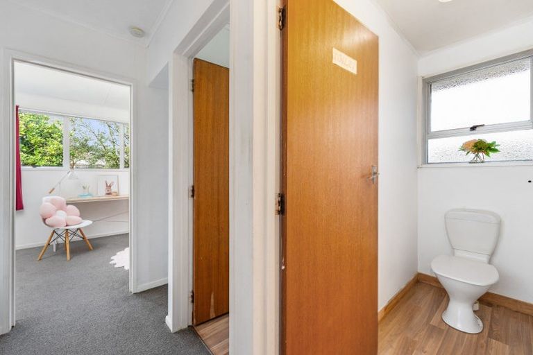 Photo of property in 26 Halswell Crescent, Westbrook, Palmerston North, 4412