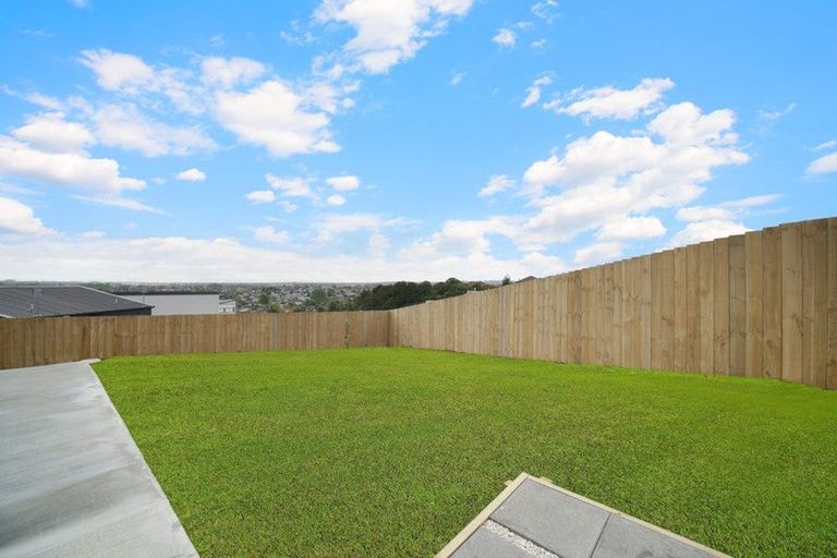 Photo of property in 1 Papauma Place, Papakura, 2110