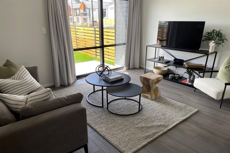 Photo of property in 62 Papatupu Way, Kumeu, 0810