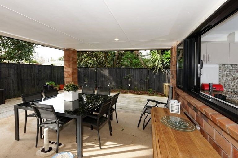 Photo of property in 11a Gane Lane, Te Atatu Peninsula, Auckland, 0610