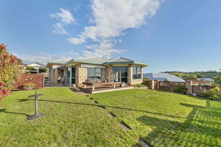 Photo of property in 6 Maddison Place, Welcome Bay, Tauranga, 3112