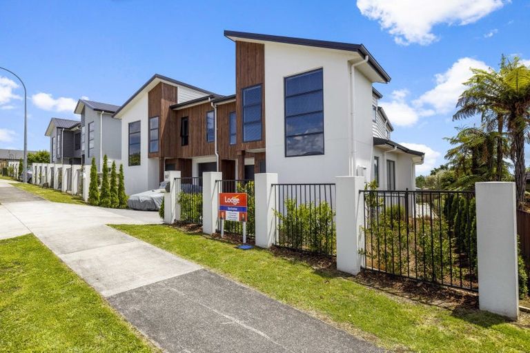 Photo of property in 4/87 Rototuna Road, Rototuna, 3210