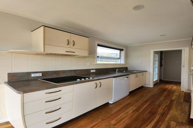Photo of property in 31 Simons Street, Moturoa, New Plymouth, 4310