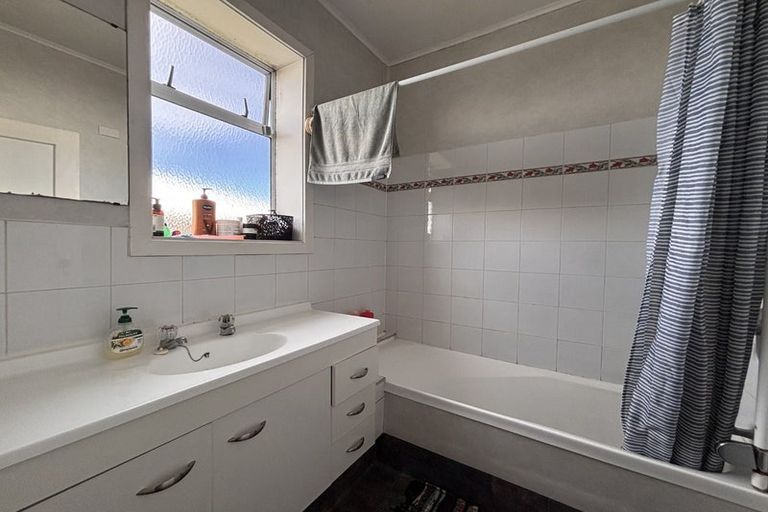 Photo of property in 156 Peverel Street, Riccarton, Christchurch, 8041