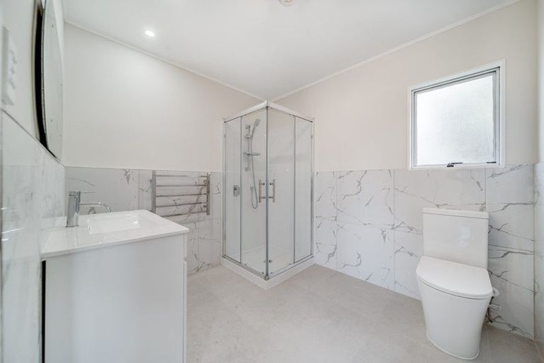 Photo of property in 2 Netherlands Avenue, Kelston, Auckland, 0602