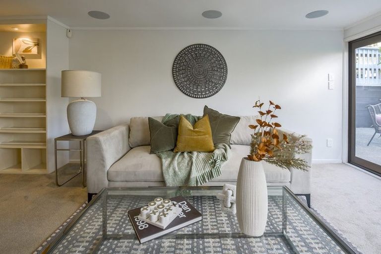 Photo of property in 2/24 Colonial Road, Birkenhead, Auckland, 0626