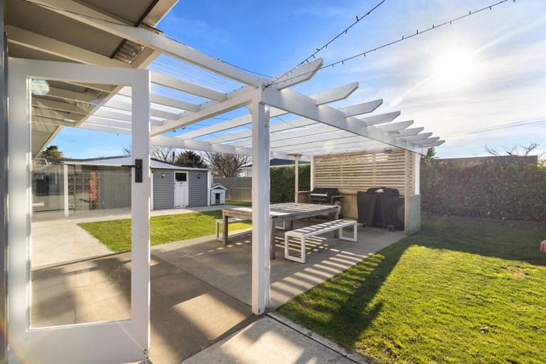 Photo of property in 1 Battersea Place, Roslyn, Palmerston North, 4414