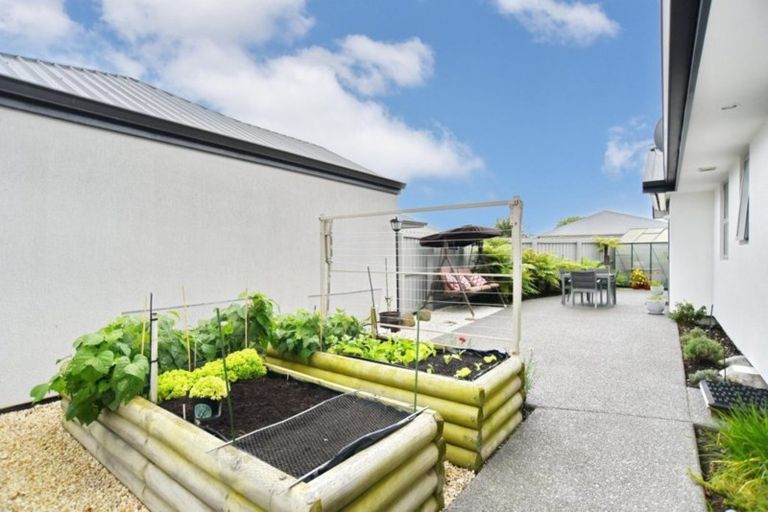Photo of property in 28 Kirsten Place, Parklands, Christchurch, 8083