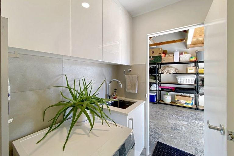 Photo of property in 19a Akoranga Drive, Northcote, Auckland, 0627
