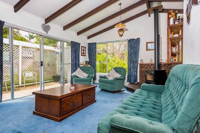 Photo of property in 21 Donovan Avenue, Massey, Auckland, 0614