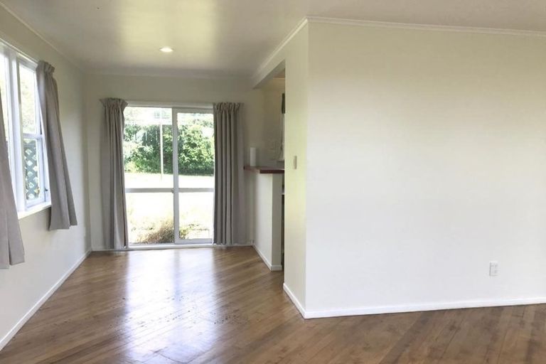 Photo of property in 1 Kinapori Terrace, Newlands, Wellington, 6037