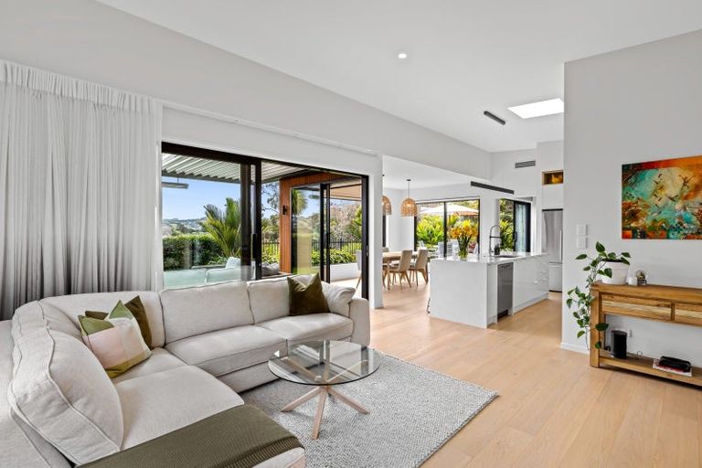 Photo of property in 14 Odlin Lane, Red Beach, 0932