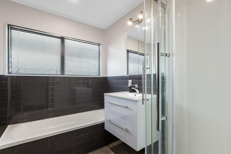 Photo of property in 11 Picketboat Lane, Whitby, Porirua, 5024