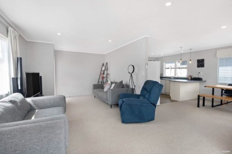 Photo of property in 118b Colwill Road, Massey, Auckland, 0614