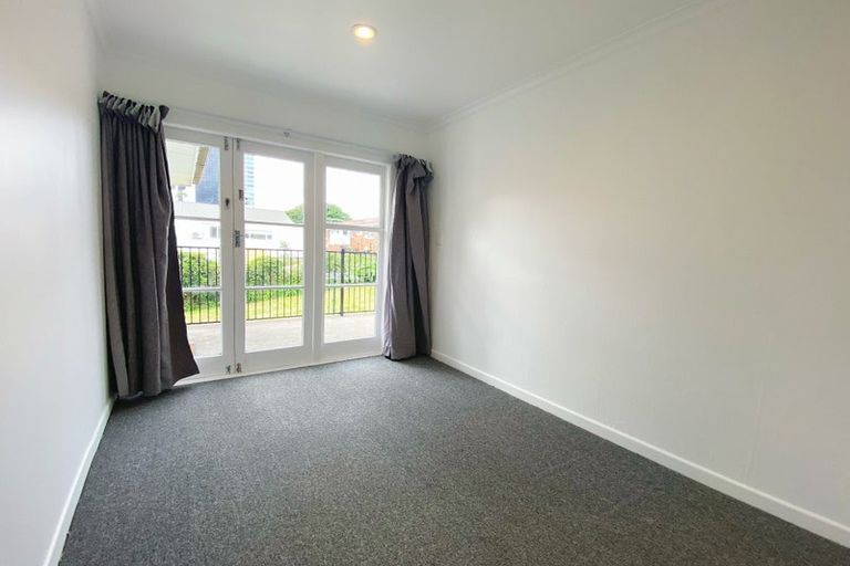 Photo of property in 8a/1 Bracken Avenue, Takapuna, Auckland, 0622