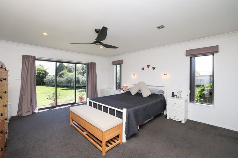 Photo of property in 8 Settlers Close, Whalers Gate, New Plymouth, 4310