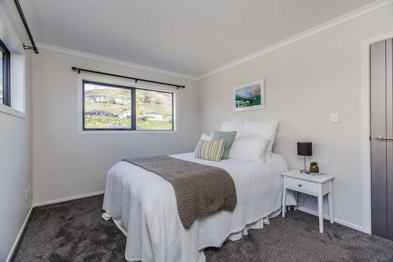 Photo of property in 142 Amesbury Drive, Churton Park, Wellington, 6037
