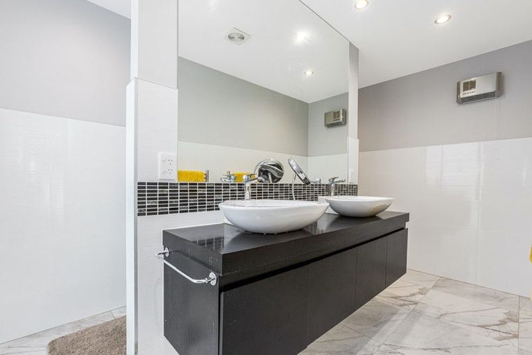 Photo of property in 6 The Fjord, Aotea, Porirua, 5024