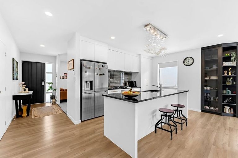 Photo of property in 13 Hollowout Street, Takanini, 2112