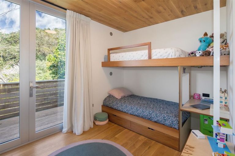 Photo of property in 6 Crawford Road, Kilbirnie, Wellington, 6022