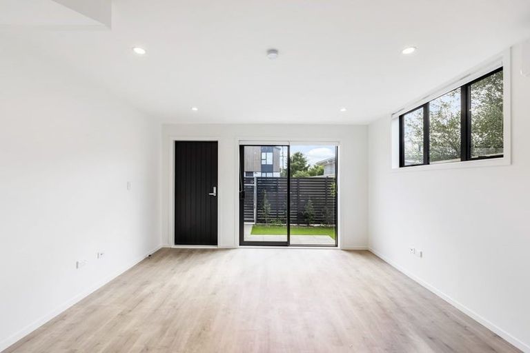 Photo of property in 16/12 Tawa Road, Te Atatu Peninsula, Auckland, 0610