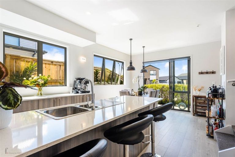 Photo of property in 15 Pakoro Close, Hobsonville, Auckland, 0618