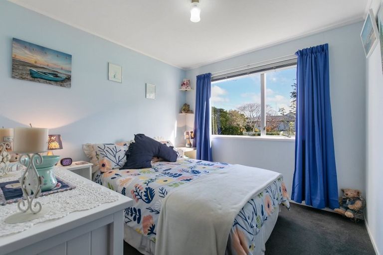 Photo of property in 10 Lipton Grove, Opaheke, Papakura, 2113