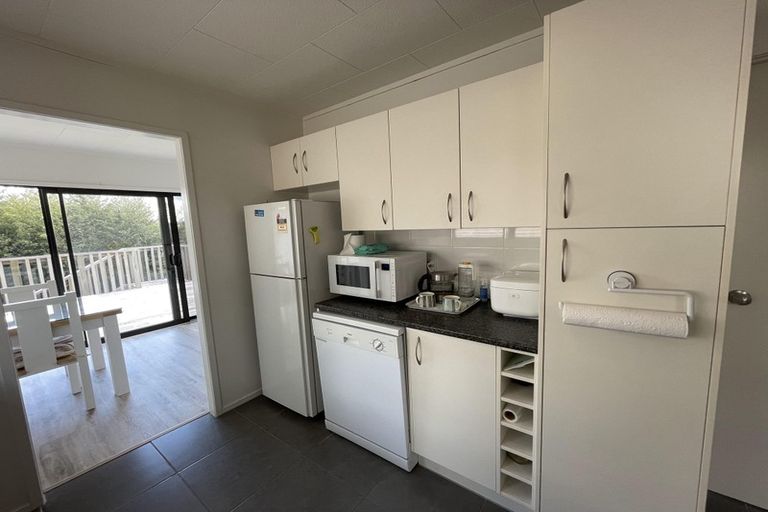 Photo of property in 4 Luxor Place, Massey, Auckland, 0614
