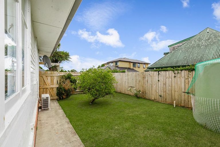 Photo of property in 32 Edwards Avenue, Henderson, Auckland, 0610