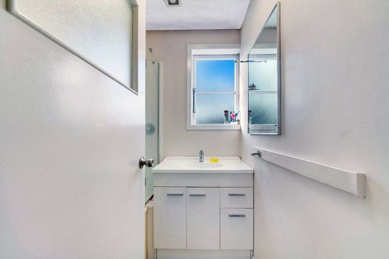 Photo of property in 79 Tidal Road, Mangere, Auckland, 2022