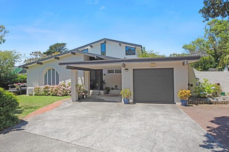 Photo of property in 35 Halswater Drive, Churton Park, Wellington, 6037