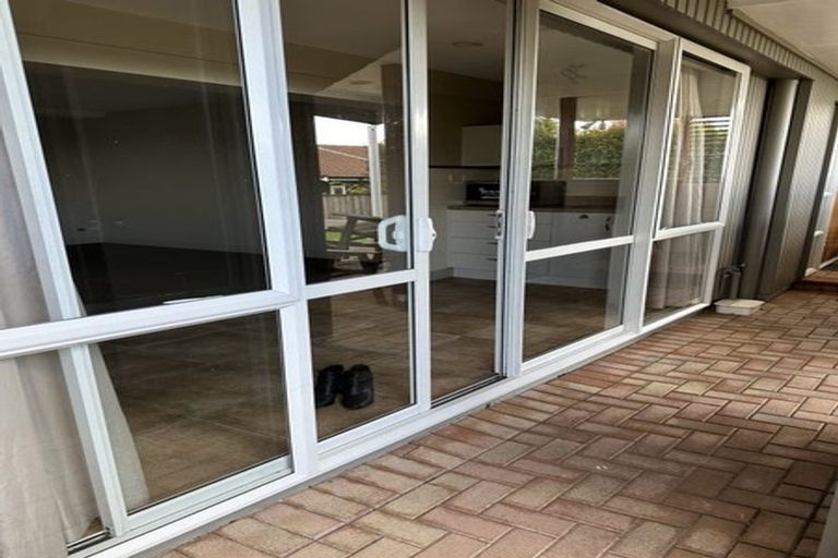 Photo of property in 18a Castor Bay Road, Castor Bay, Auckland, 0620