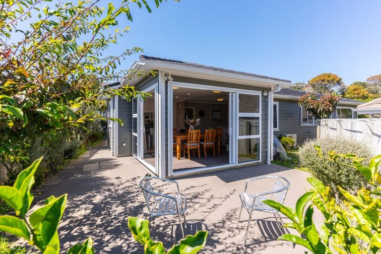 Photo of property in 10 Larsen Crescent, Tawa, Wellington, 5028