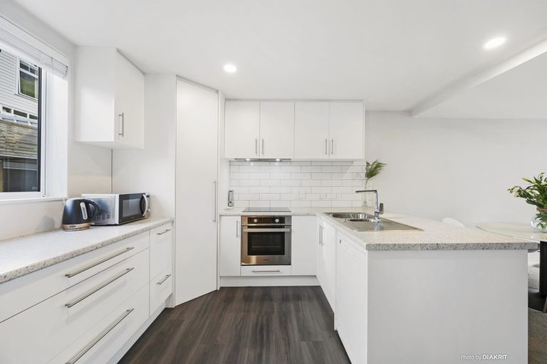 Photo of property in Victoria Villas, 42/35u Pirie Street, Mount Victoria, Wellington, 6011
