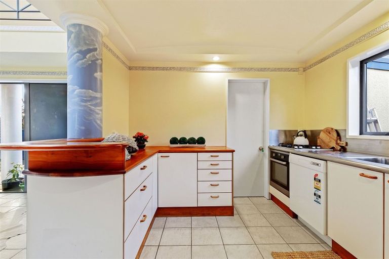 Photo of property in 30 Lees Road, Strowan, Christchurch, 8052